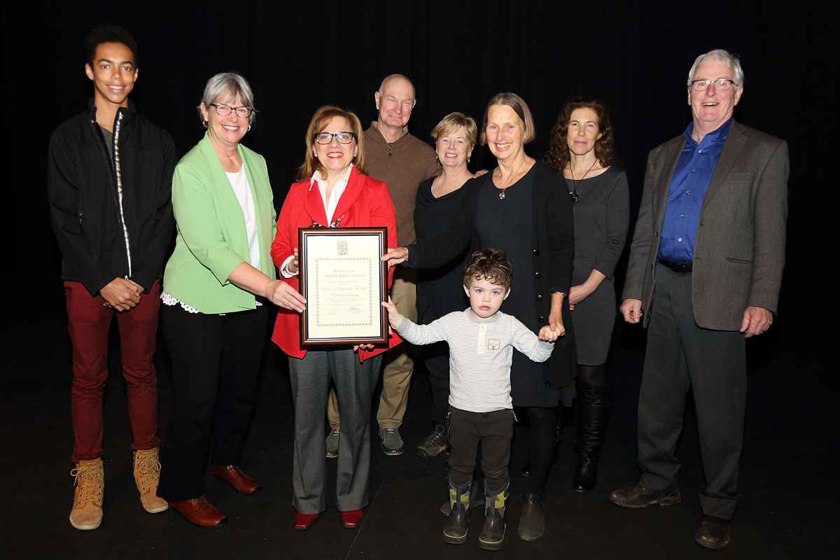 Minister of Immigration Lena Diab presents award to Syria-Antigonish Families Embrace